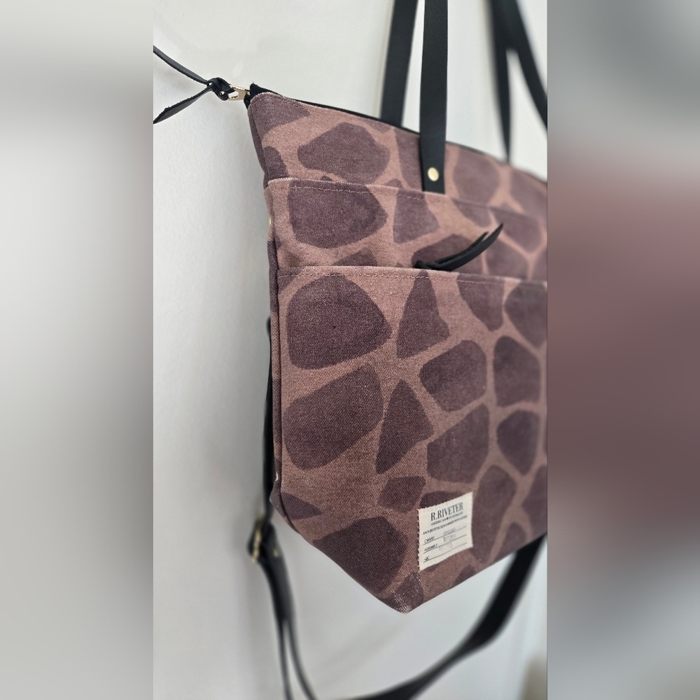 R. Riveter Ada large crossbody tote bag B rown giraffe mixed media canvas NWOT - Picture 5 of 9